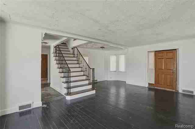 16661 Linwood St - Photo 3 of 8