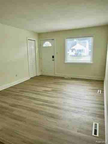 29814 Dover St - Photo 5 of 34