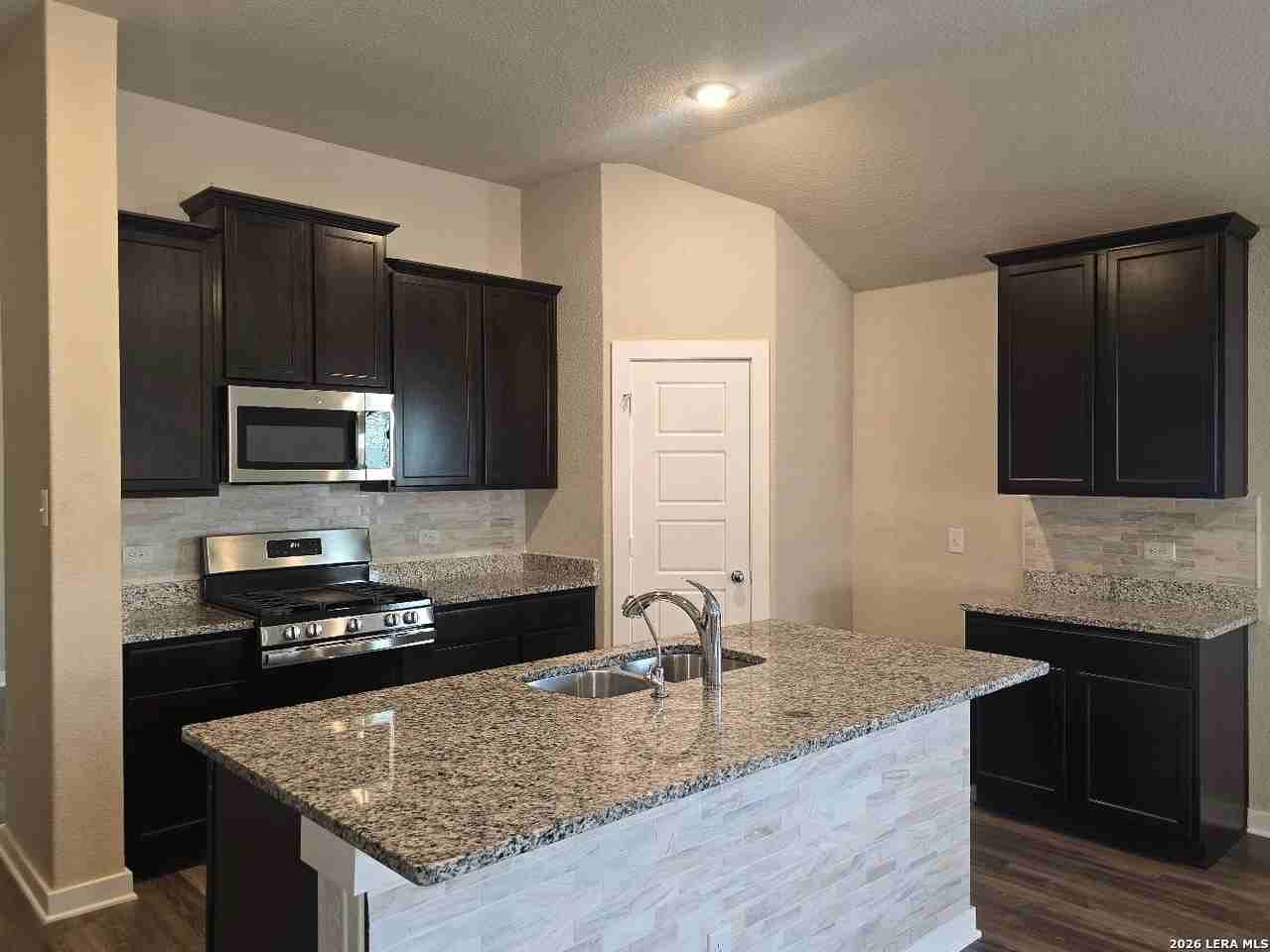 10711 Rosalina Loop - Photo 7 of 37