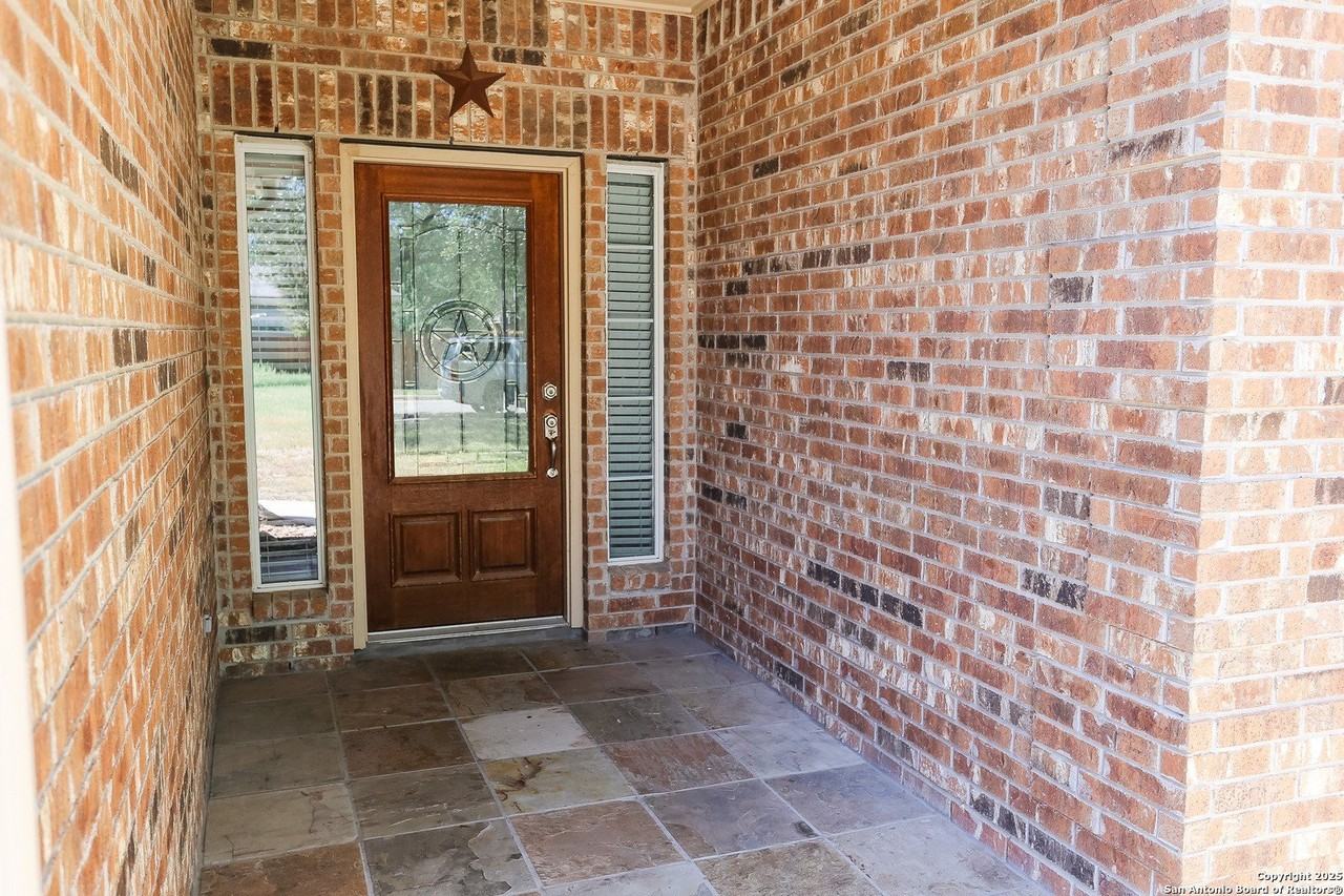 253 Cordero Dr - Photo 4 of 34