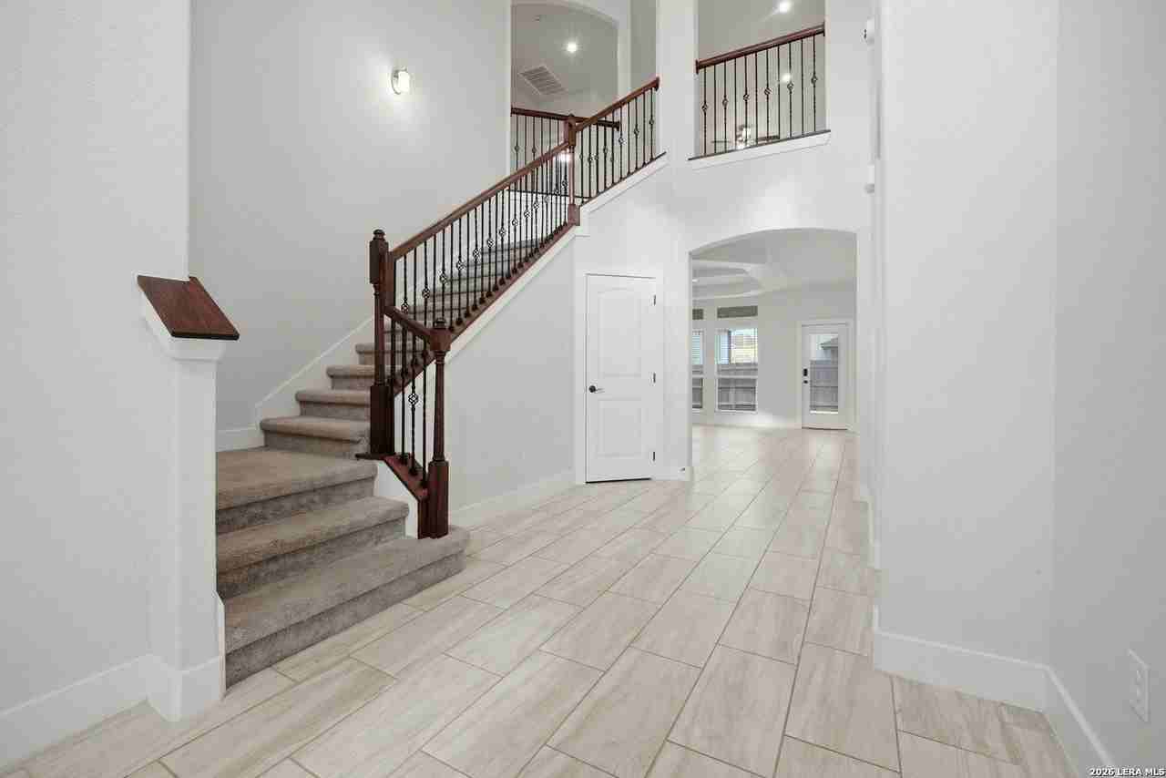 2560 Windle Ln - Photo 2 of 27