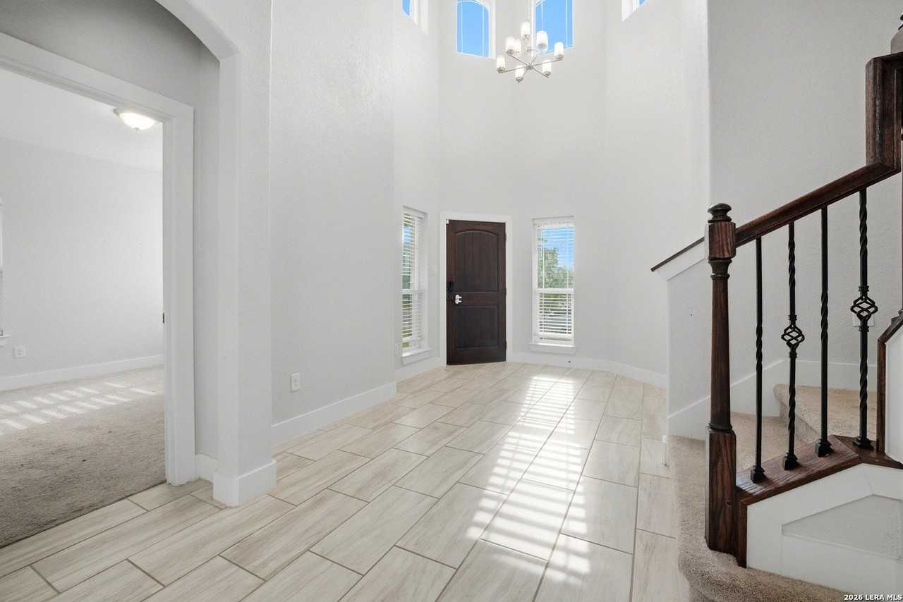 2560 Windle Ln - Photo 4 of 27