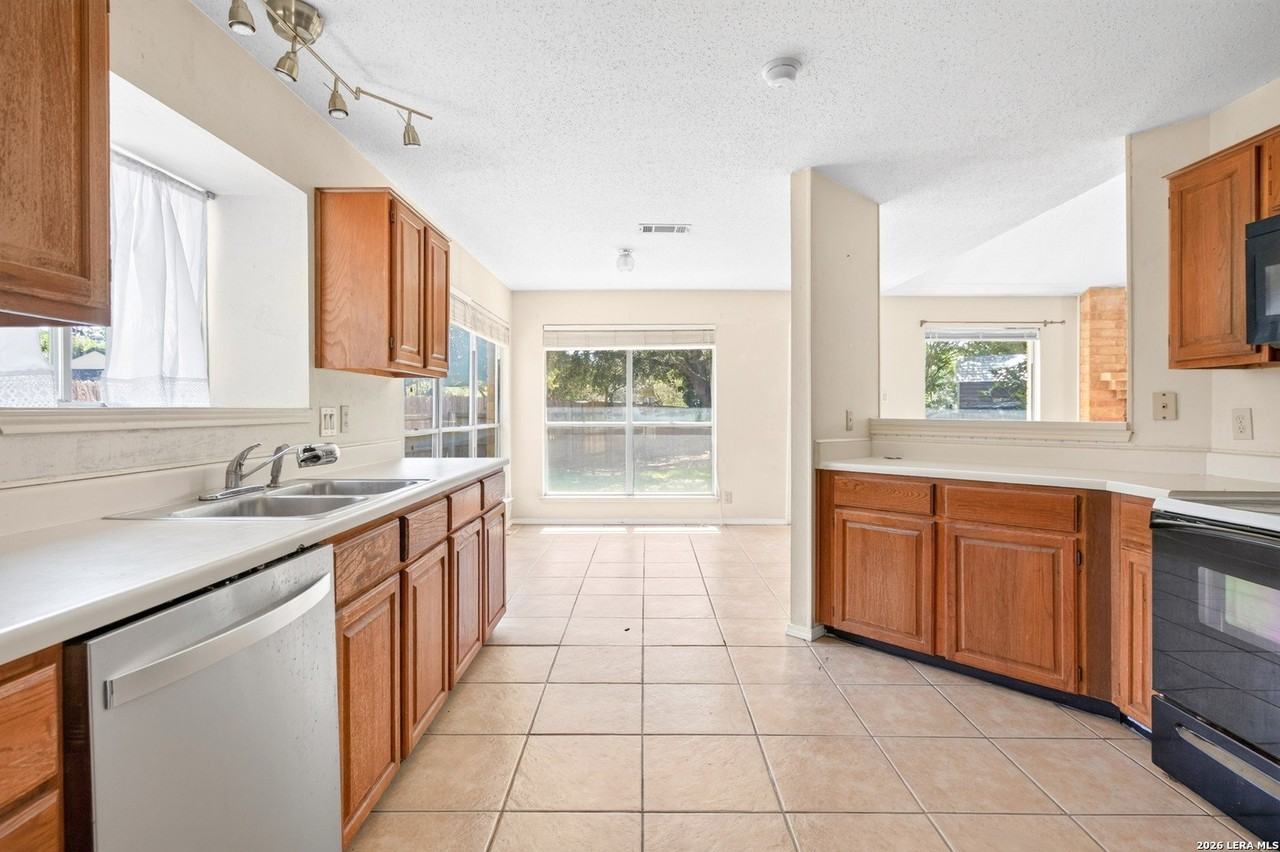6702 Secession Ln - Photo 6 of 27