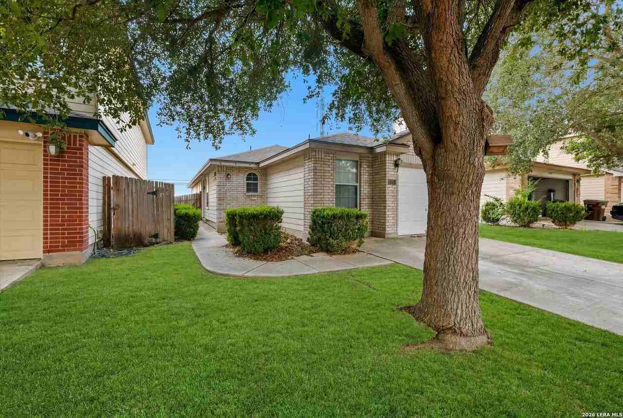 6918 Sandy Point Dr - Photo 4 of 21