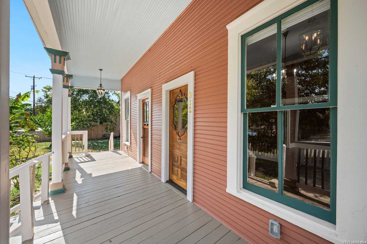 312 Leigh St - Photo 5 of 29
