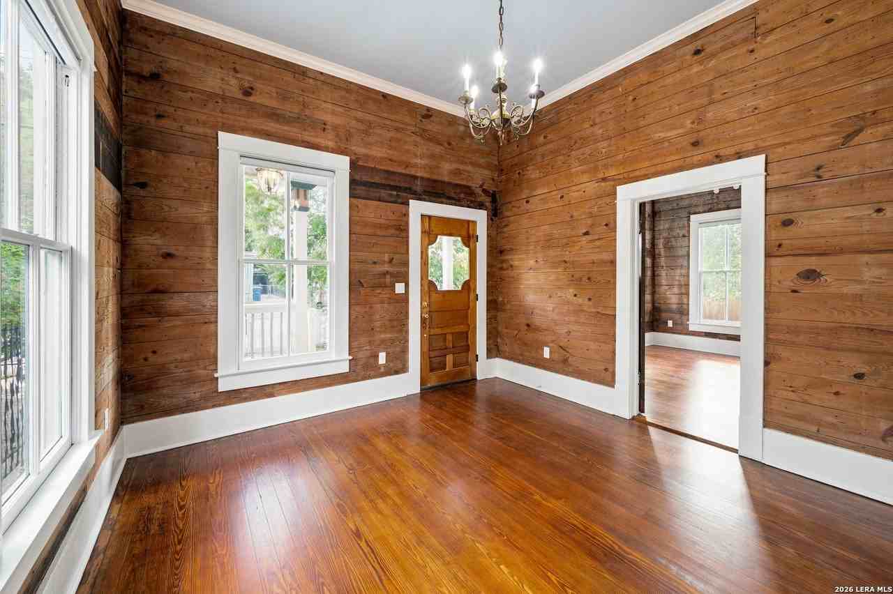 312 Leigh St - Photo 7 of 29