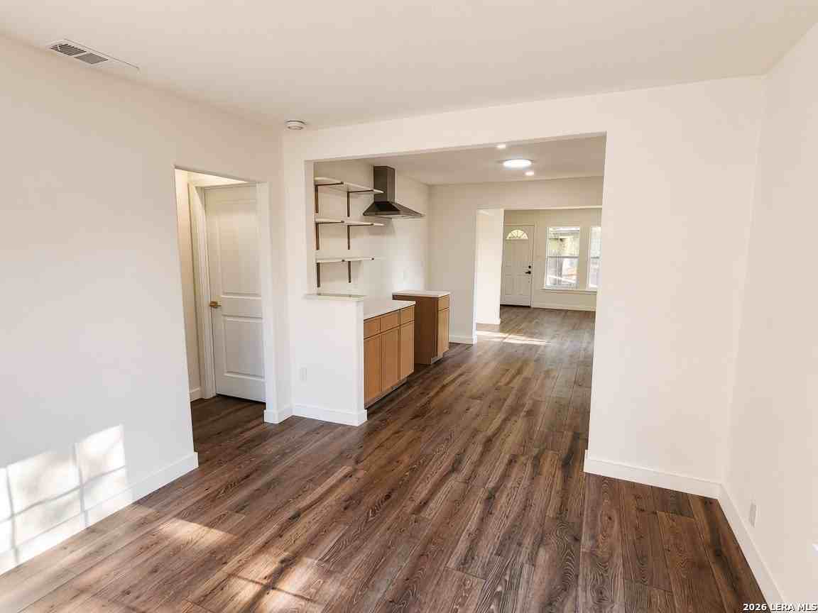 2122 Hicks Ave - Photo 2 of 16