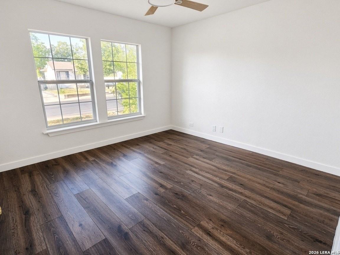 2122 Hicks Ave - Photo 3 of 16