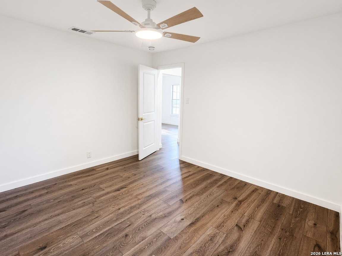 2122 Hicks Ave - Photo 5 of 16