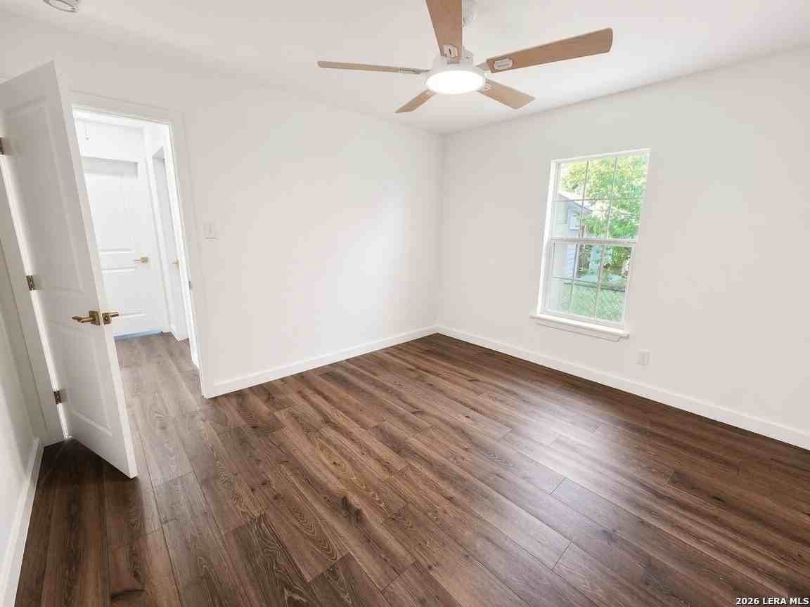 2122 Hicks Ave - Photo 6 of 16