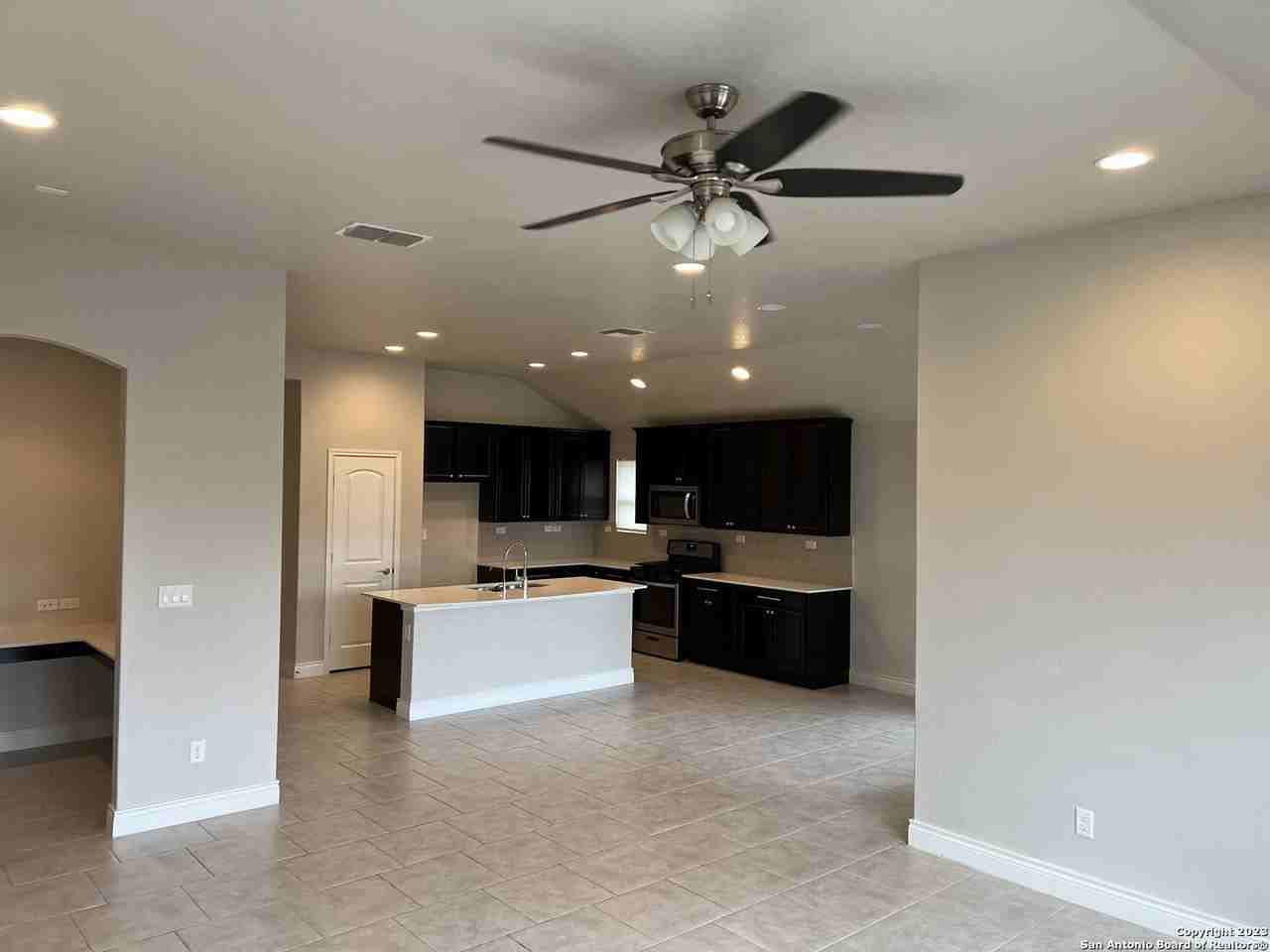 105 Esslemont - Photo 2 of 21