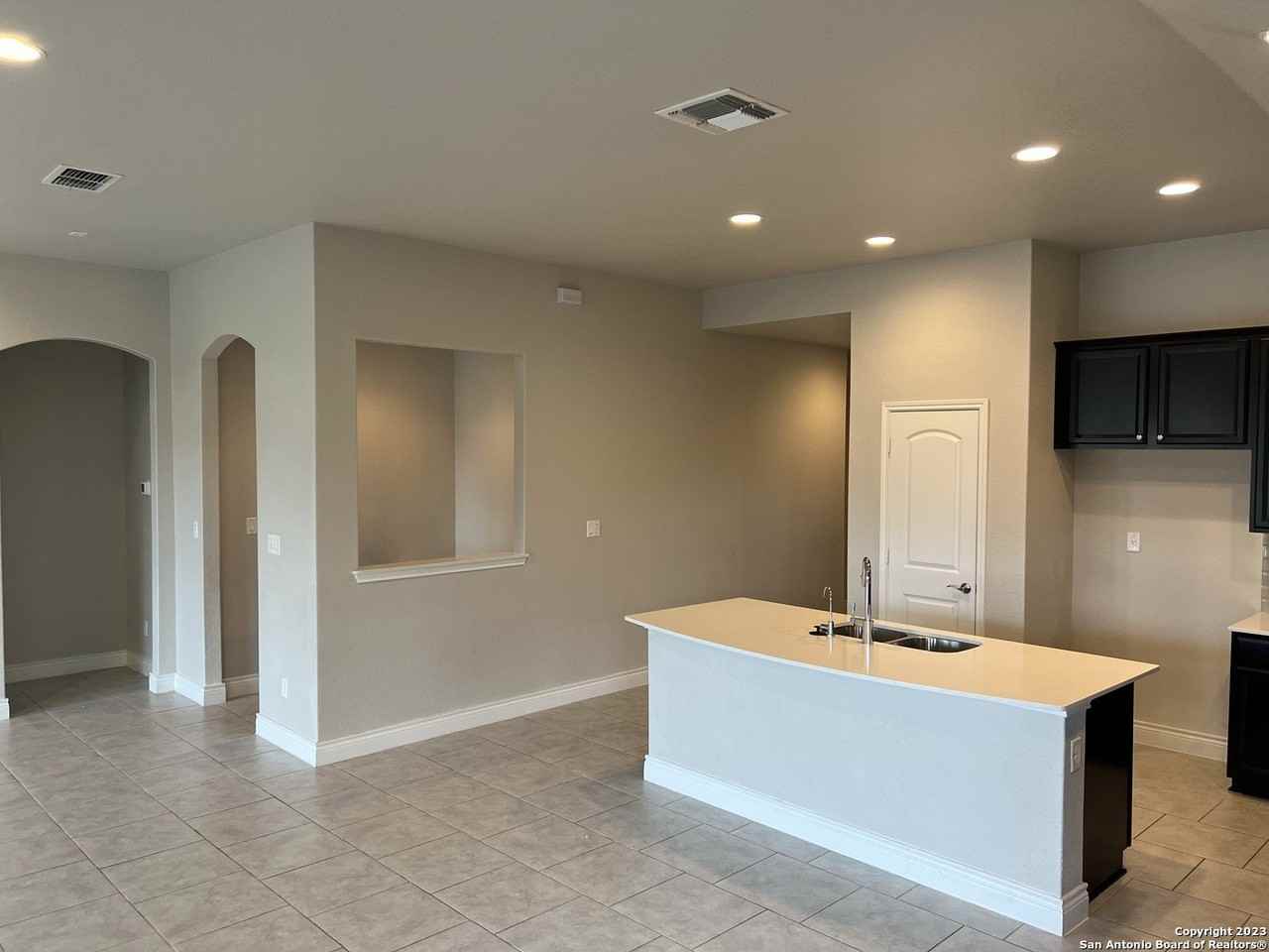 105 Esslemont - Photo 3 of 21