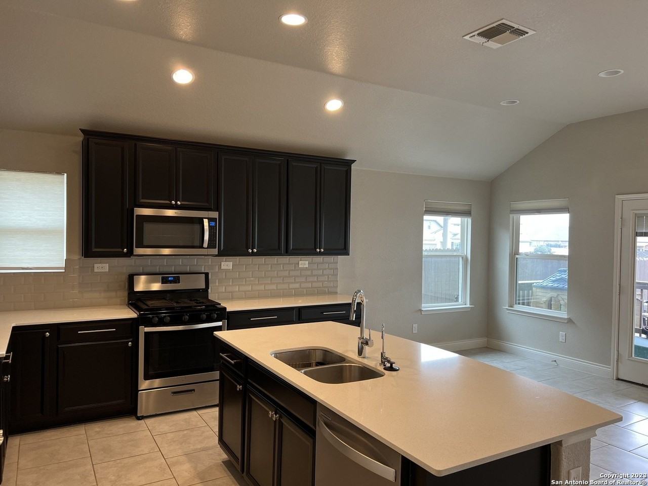105 Esslemont - Photo 5 of 21