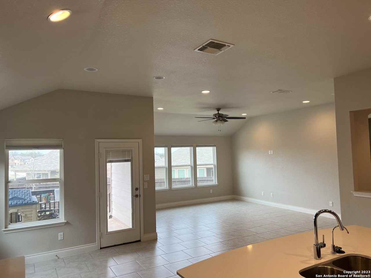 105 Esslemont - Photo 6 of 21