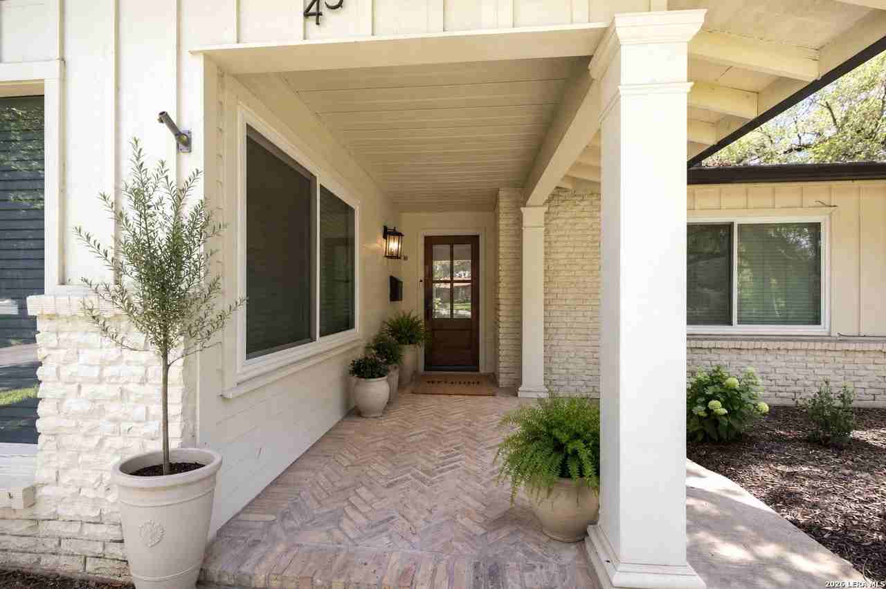 451 Oak Glen Dr - Photo 2 of 23