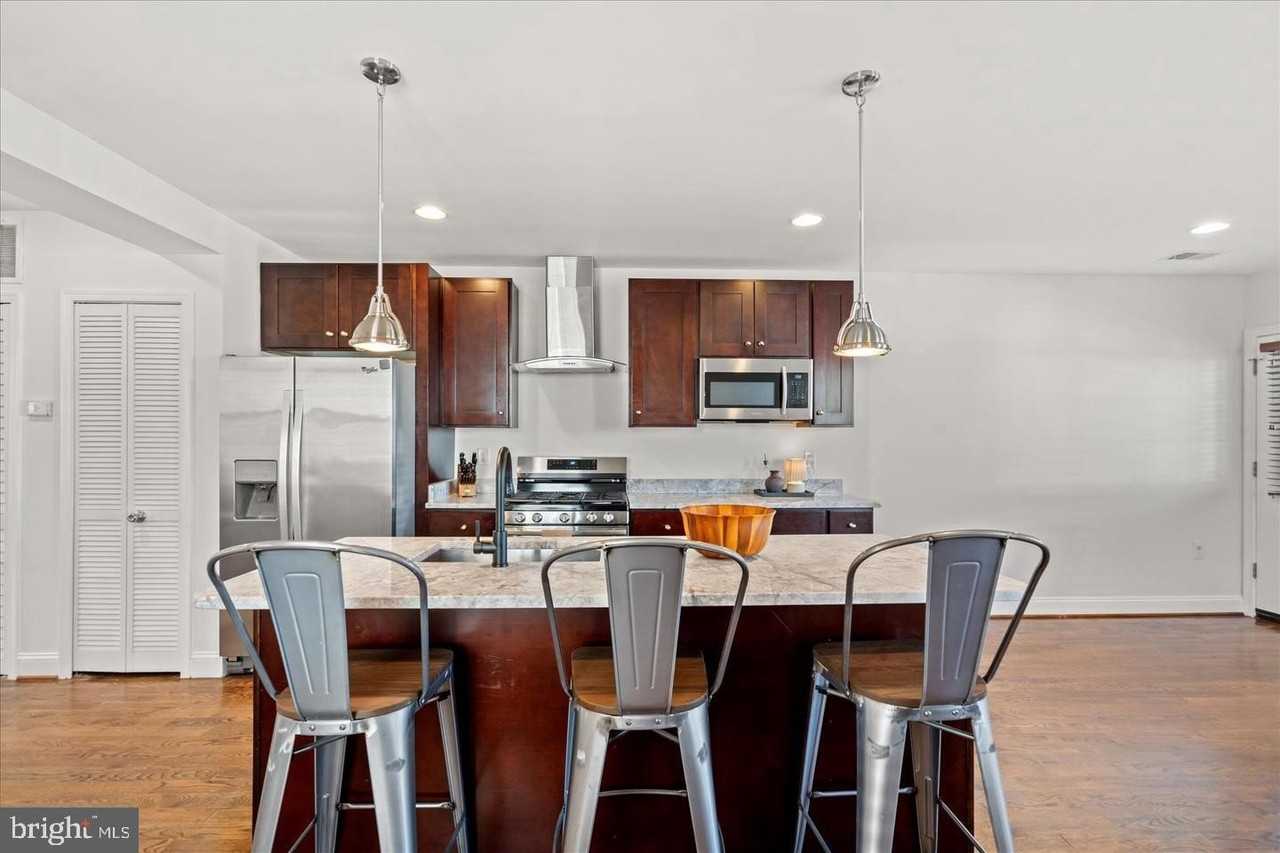 5342 Ames St Ne - Photo 4 of 16