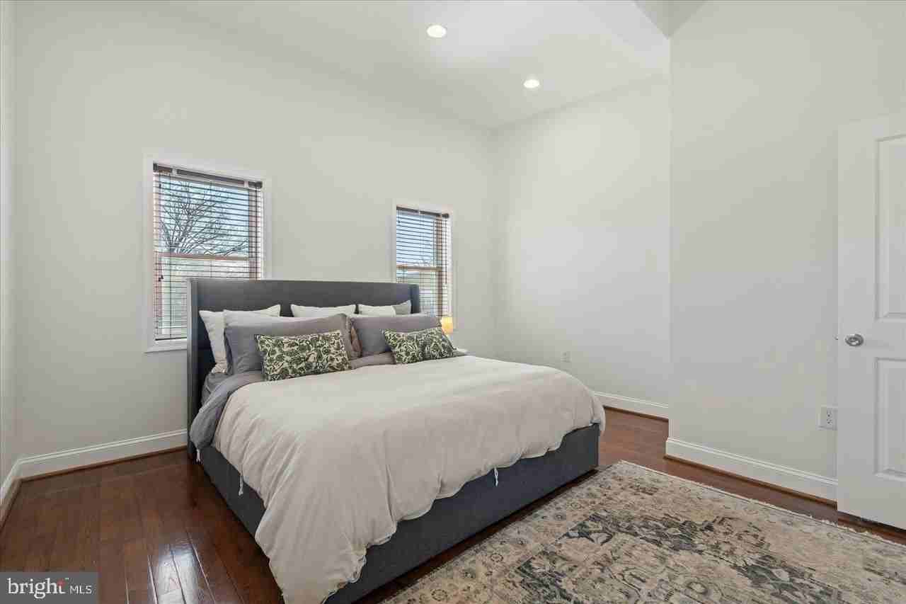 5342 Ames St Ne - Photo 6 of 16