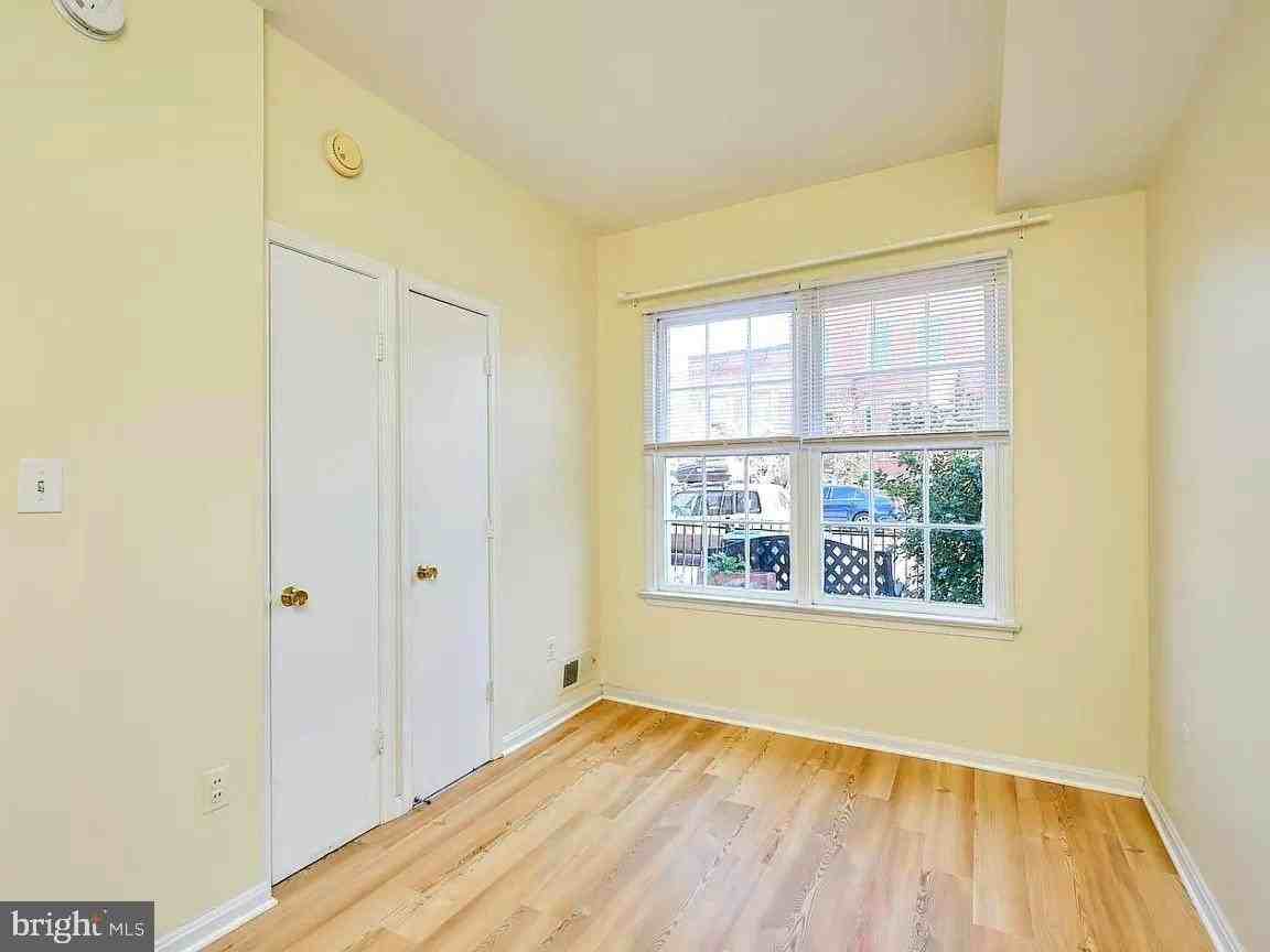 329 1/2 6th St Se #A - Photo 7 of 11