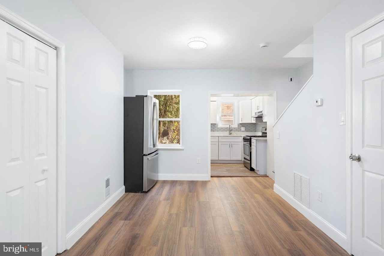 105 N Carrollton Ave - Photo 7 of 31