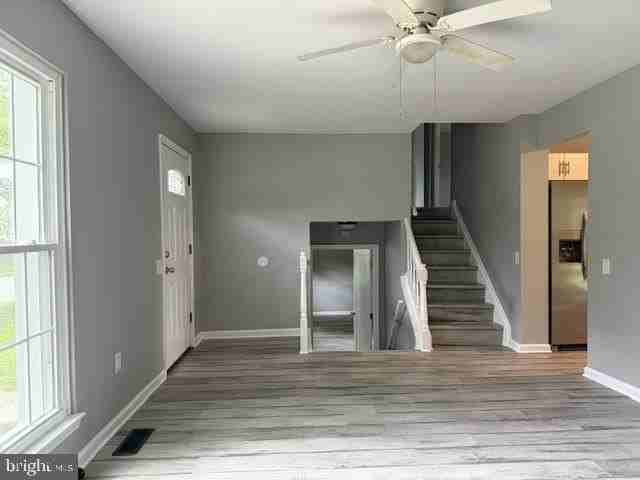 1038 Bannister Cir - Photo 3 of 27