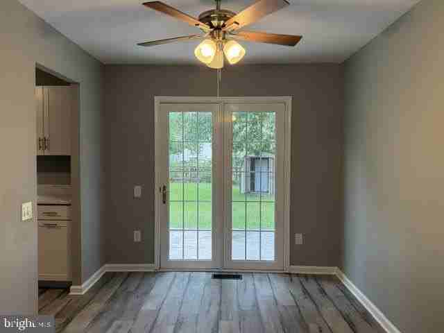 1038 Bannister Cir - Photo 4 of 27