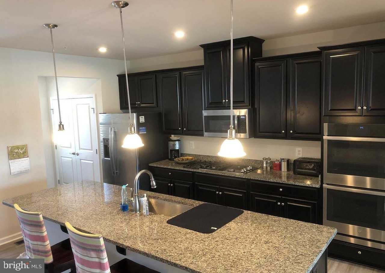 10048 Dorsey Ln - Photo 2 of 22