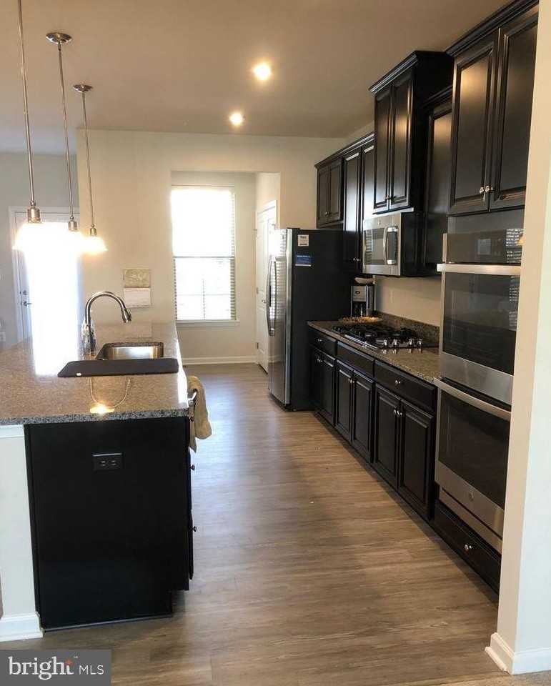 10048 Dorsey Ln - Photo 3 of 22