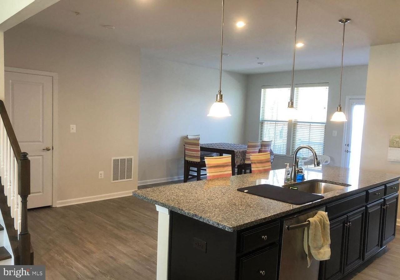 10048 Dorsey Ln - Photo 6 of 22
