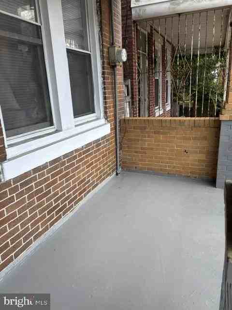 1279 Everett St - Photo 4 of 26