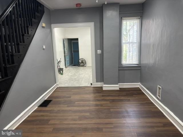 1279 Everett St - Photo 6 of 26