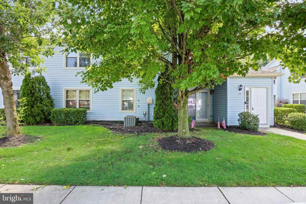 440 Atlanta Ct - Photo 2 of 21