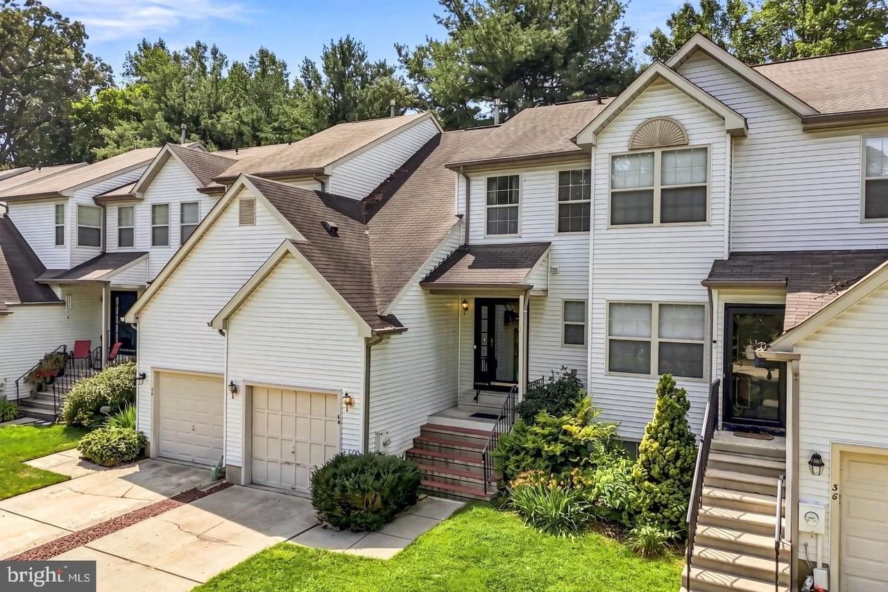 40 Woodstream Ct - Photo 2 of 42
