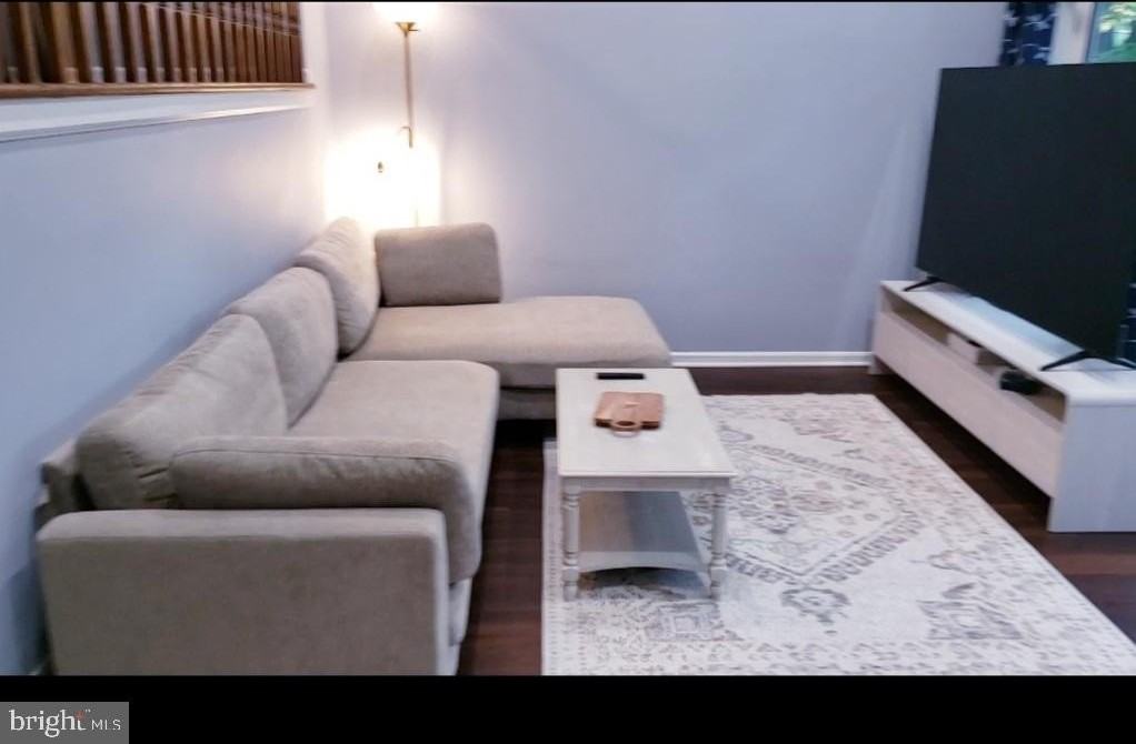 6 Halstead Pl - Photo 3 of 23