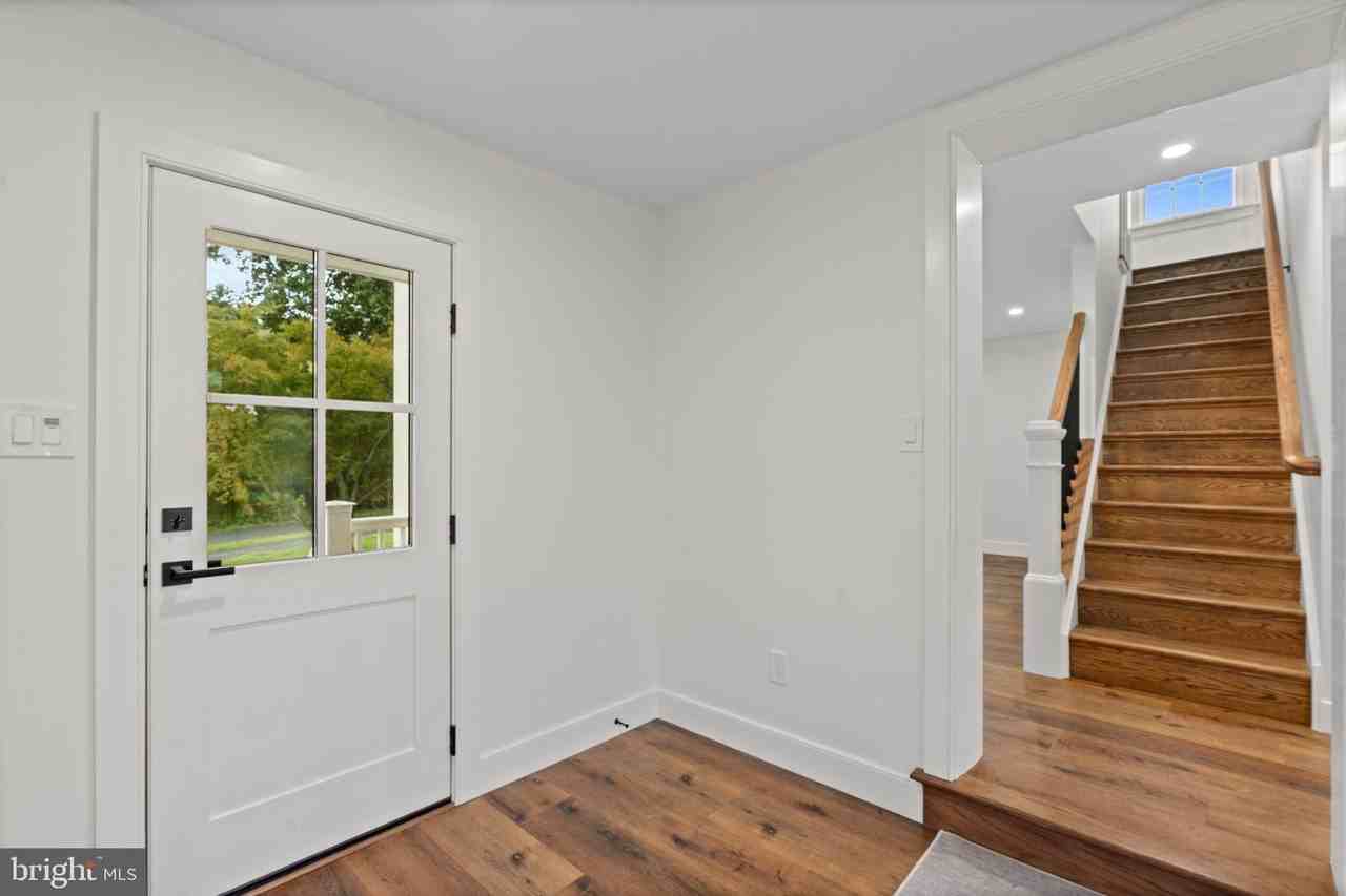 1121 Deer Run Rd - Photo 3 of 30