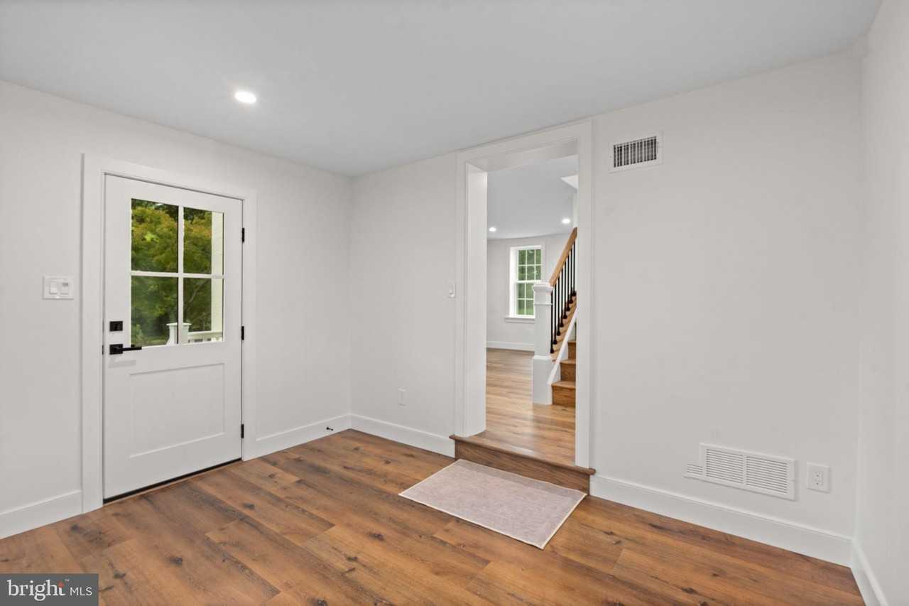 1121 Deer Run Rd - Photo 4 of 30