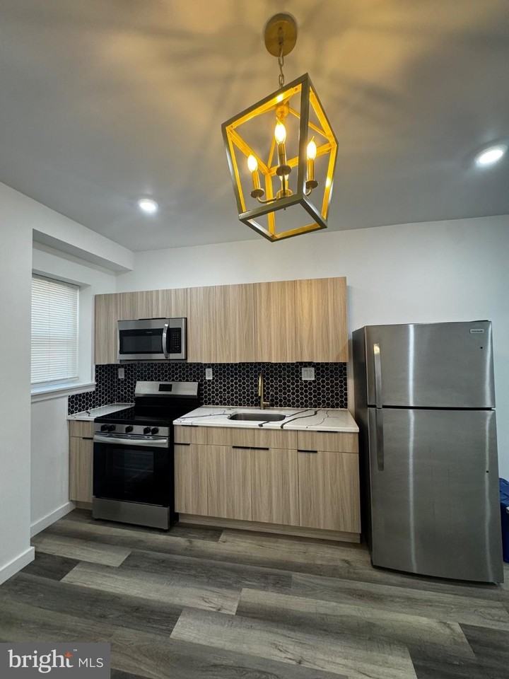 104 W Ontario St #1 - Photo 2 of 6