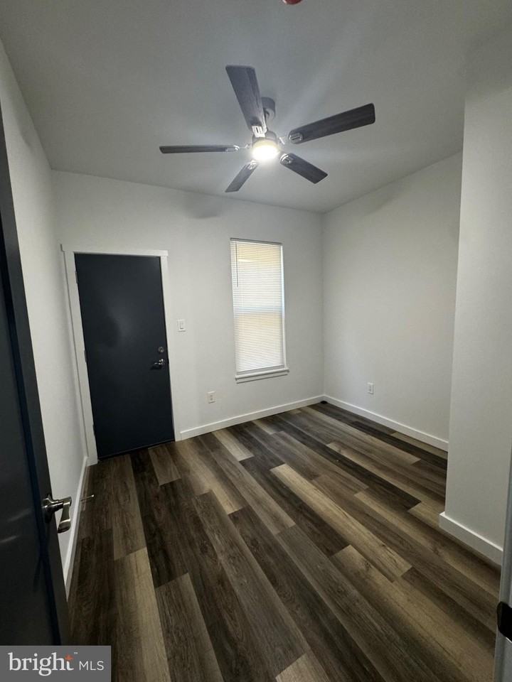 104 W Ontario St #1 - Photo 3 of 6