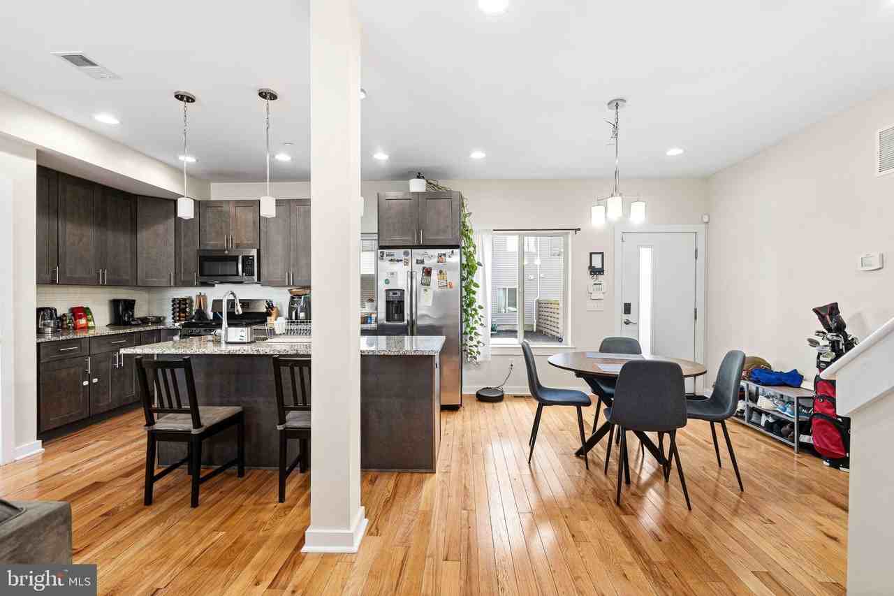 2663 Amber St - Photo 4 of 38