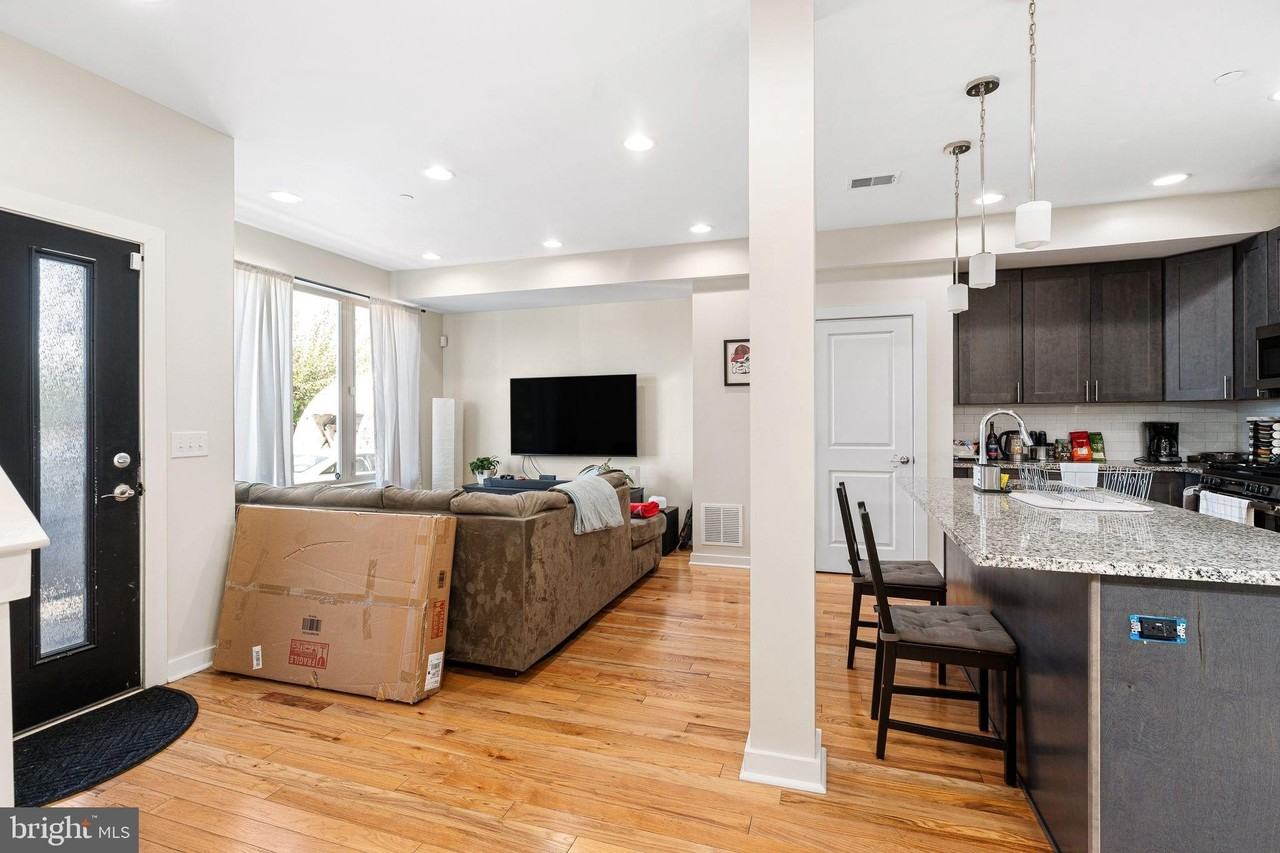 2663 Amber St - Photo 5 of 38