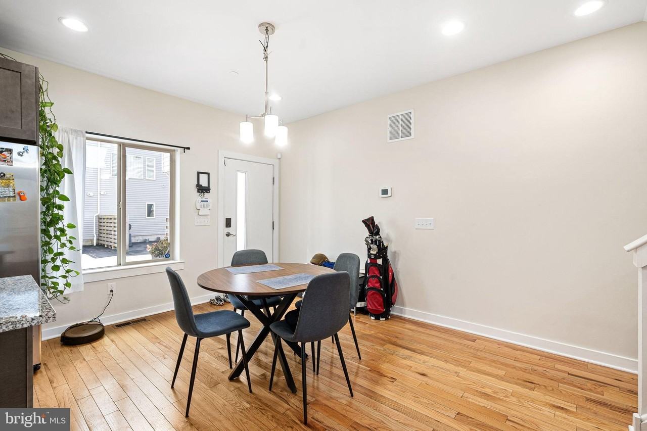 2663 Amber St - Photo 6 of 38