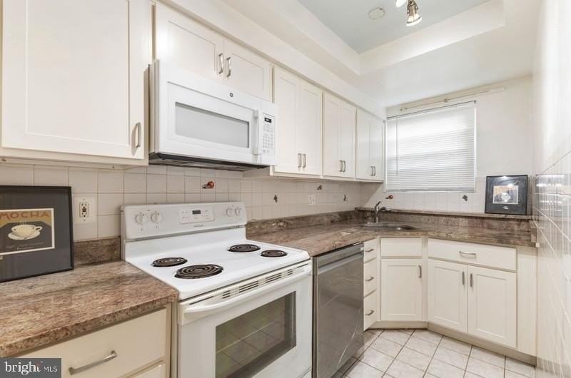 2910 Peyton Randolph Dr #169 - Photo 3 of 17