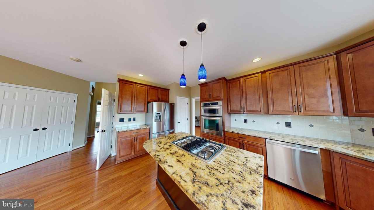 43799 Abbott Pl - Photo 3 of 39
