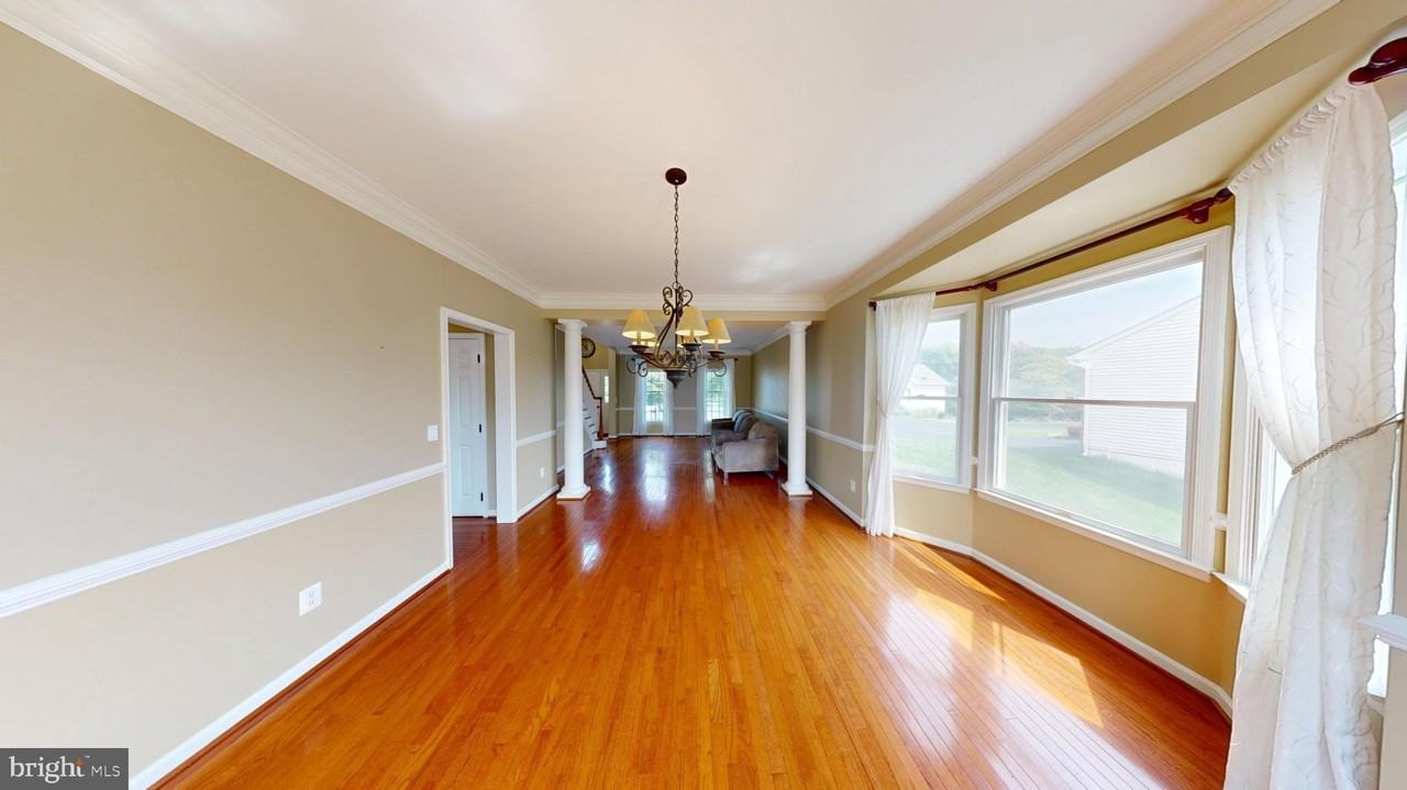 43799 Abbott Pl - Photo 5 of 39
