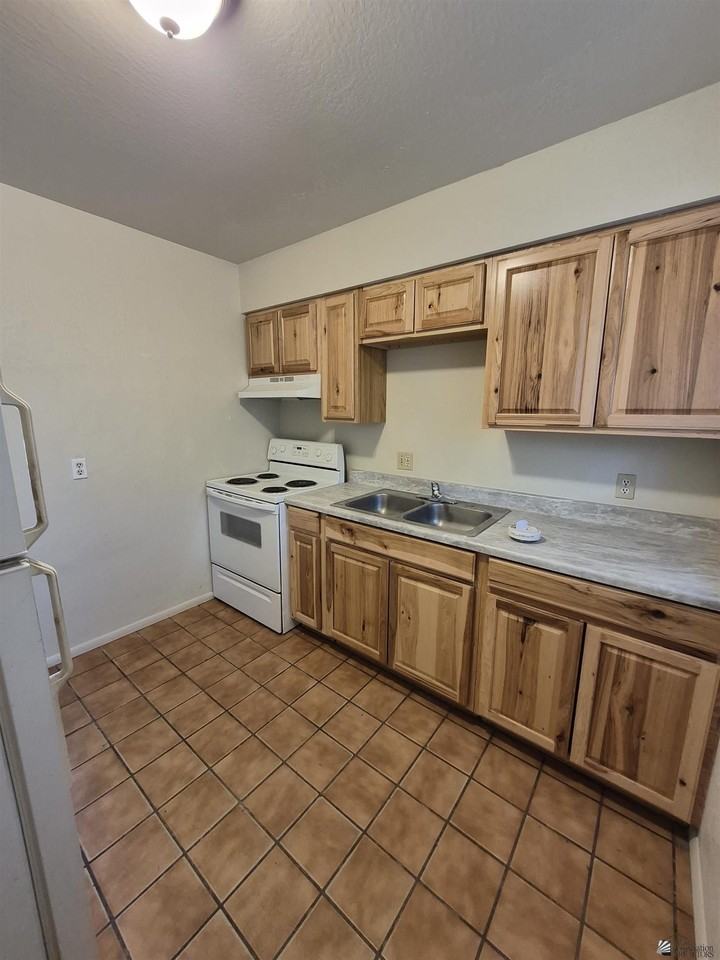 2040 S 11th Ave #D - Photo 3 of 13