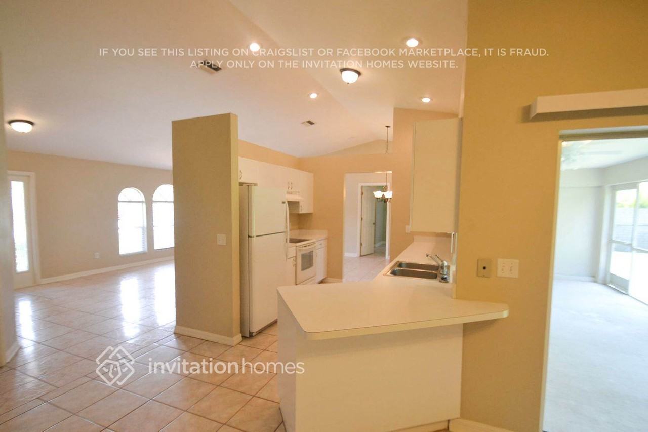 3210 Se Santa Barbara Pl - Photo 3 of 11