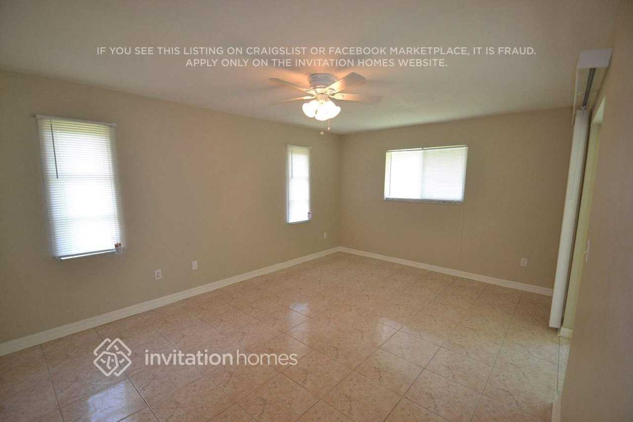 3210 Se Santa Barbara Pl - Photo 4 of 11