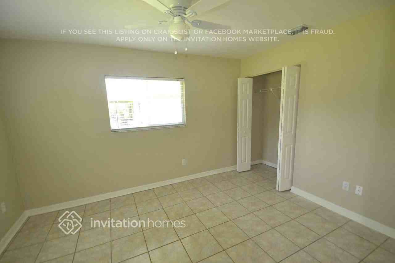 3210 Se Santa Barbara Pl - Photo 6 of 11