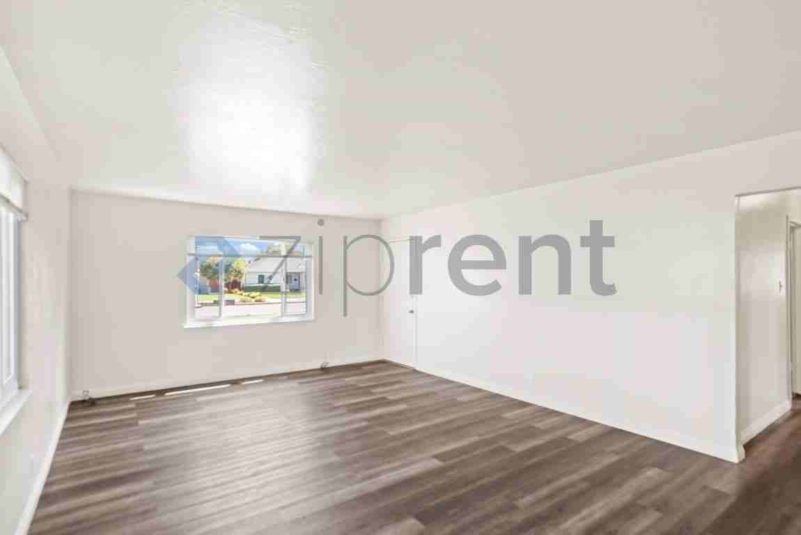 3157 Ensalmo Ave - Photo 6 of 26