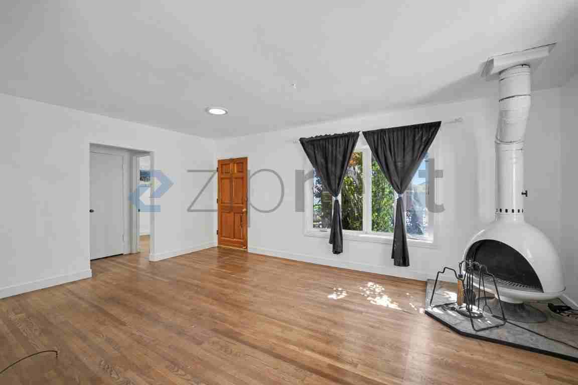 1304 Firmona Ave - Photo 4 of 22
