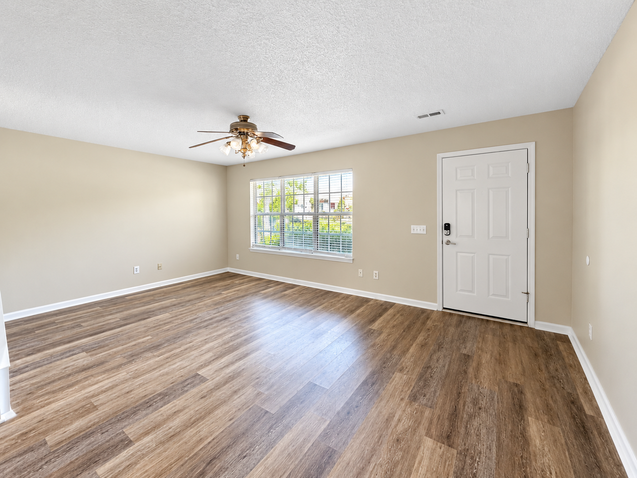 3103 Brockhampton Ct #1 - Photo 5 of 30